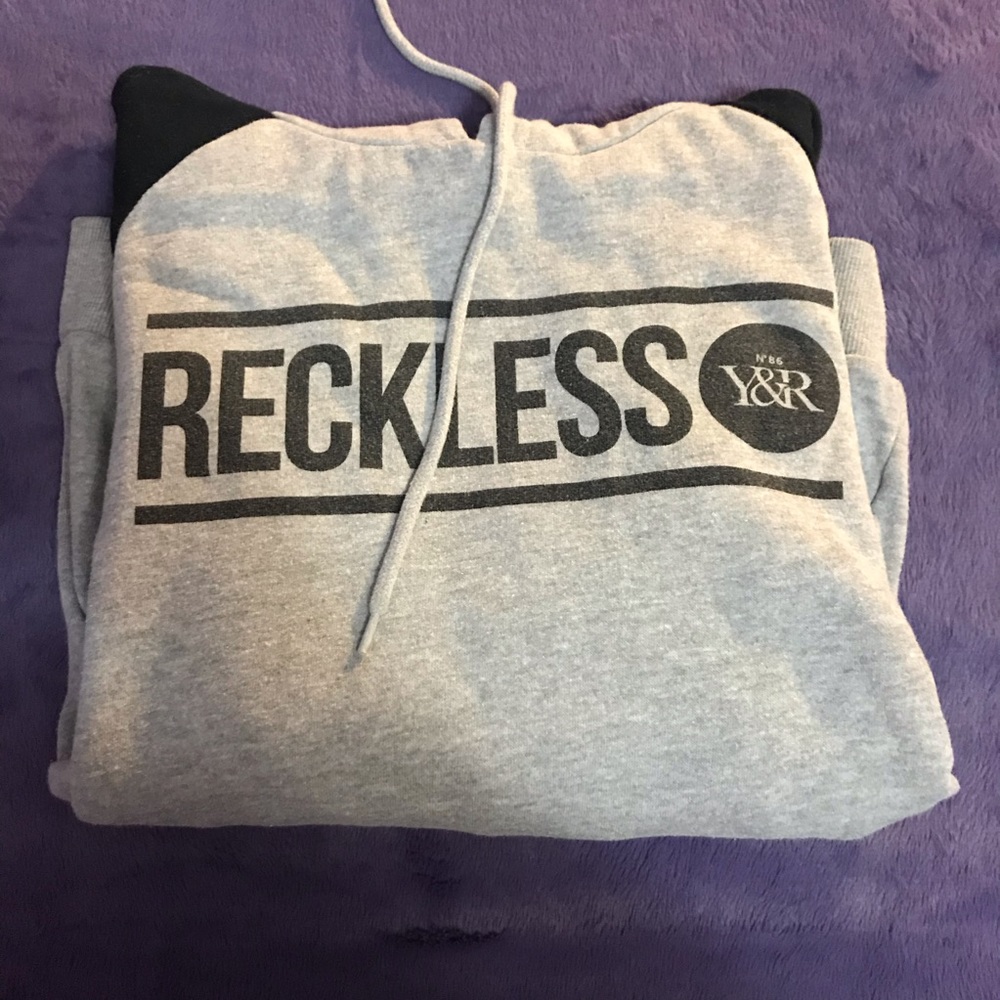 Y&R Hoodie Medium